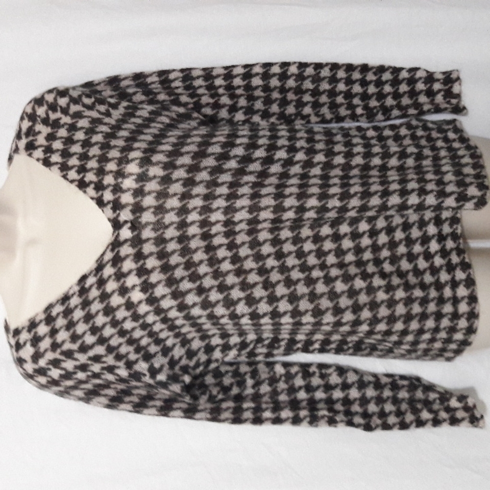 Michael Kors Sweater Size M Pullover V-neck  Black Whiye Wool/Mohair